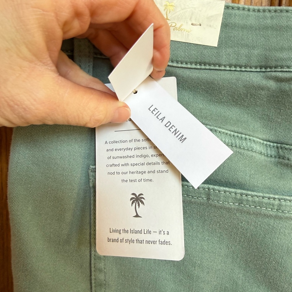 Tommy Bahama Women's Leila Sunwashed Midrise Slim Boyfriend Jeans - Picture 7 of 8